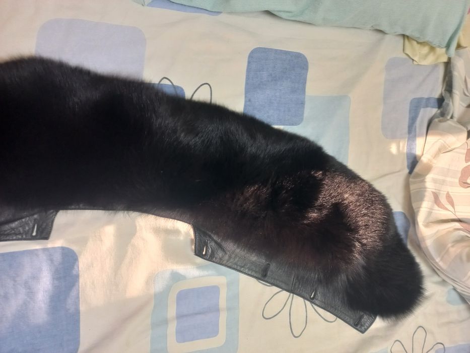 Большой чёрный писцовый воротник на коже