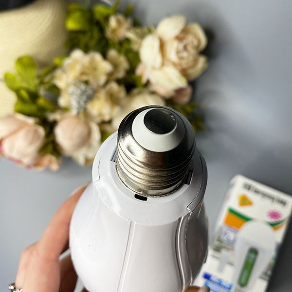 Led лампа 20ват 2 акамулятора