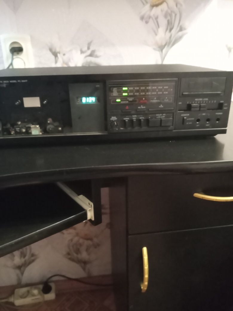 Продается кассетная дека TOSHIBA PC-5847F