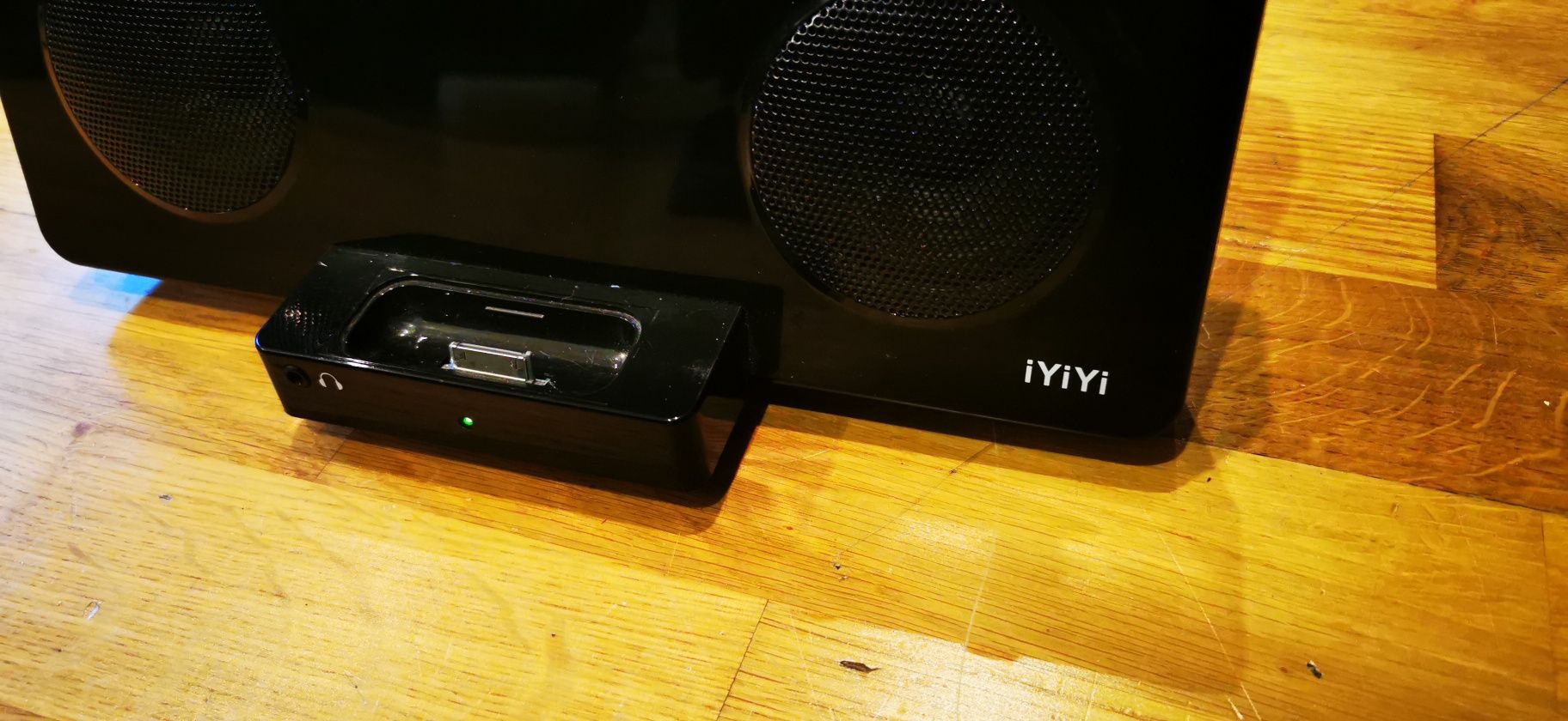 Tivoli Audio iYiYi - radio , ipod