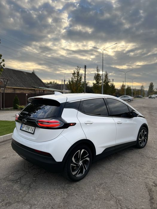 Bolt EV 2023 — 530 км хода и максимум технологий!