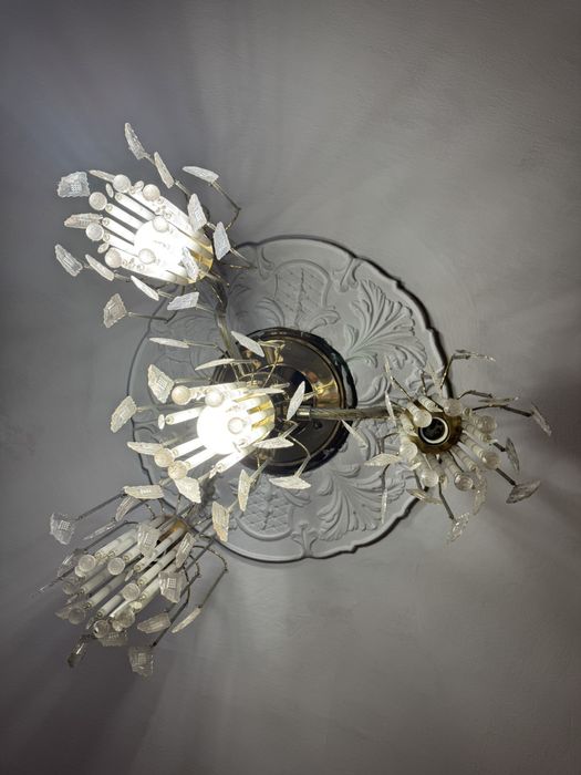 Люстра в кімнату