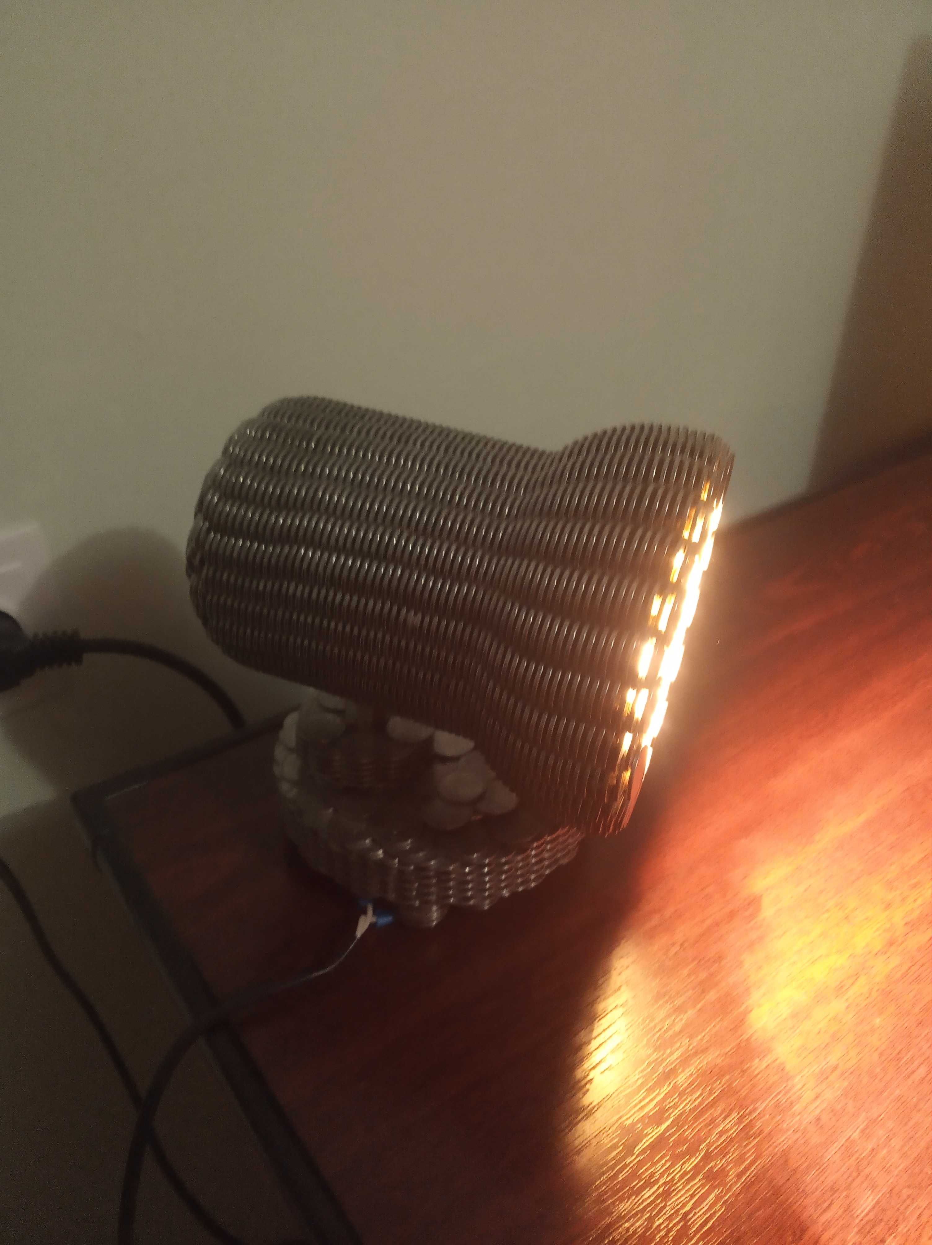 Настольна лампа зроблена власноруч з монет 1 та 2 коп.