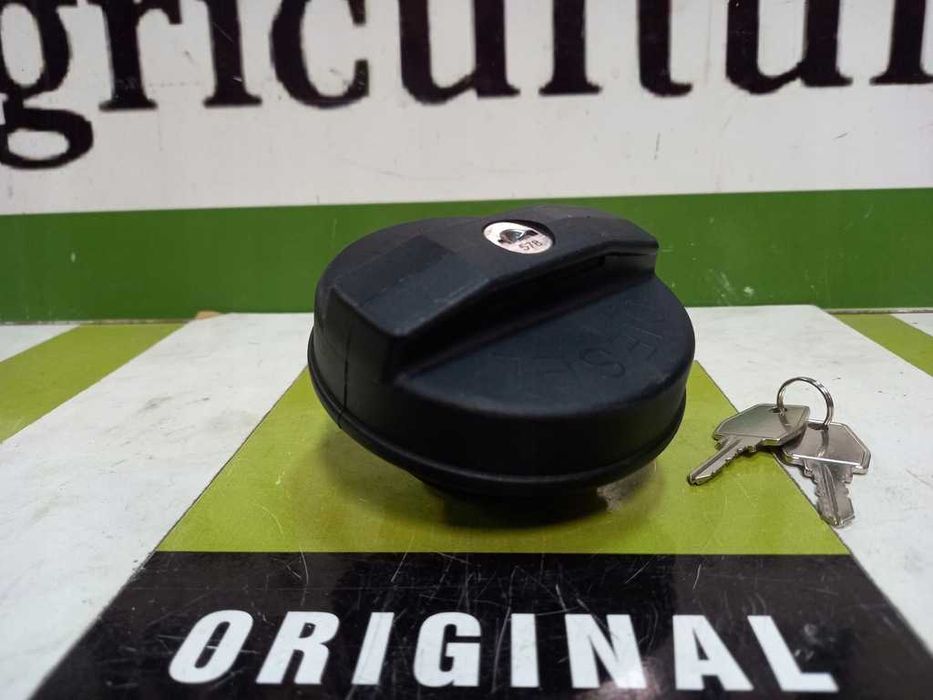 Korek zbiornika paliwa plastikowy z kluczykami gwint 64mm JCB