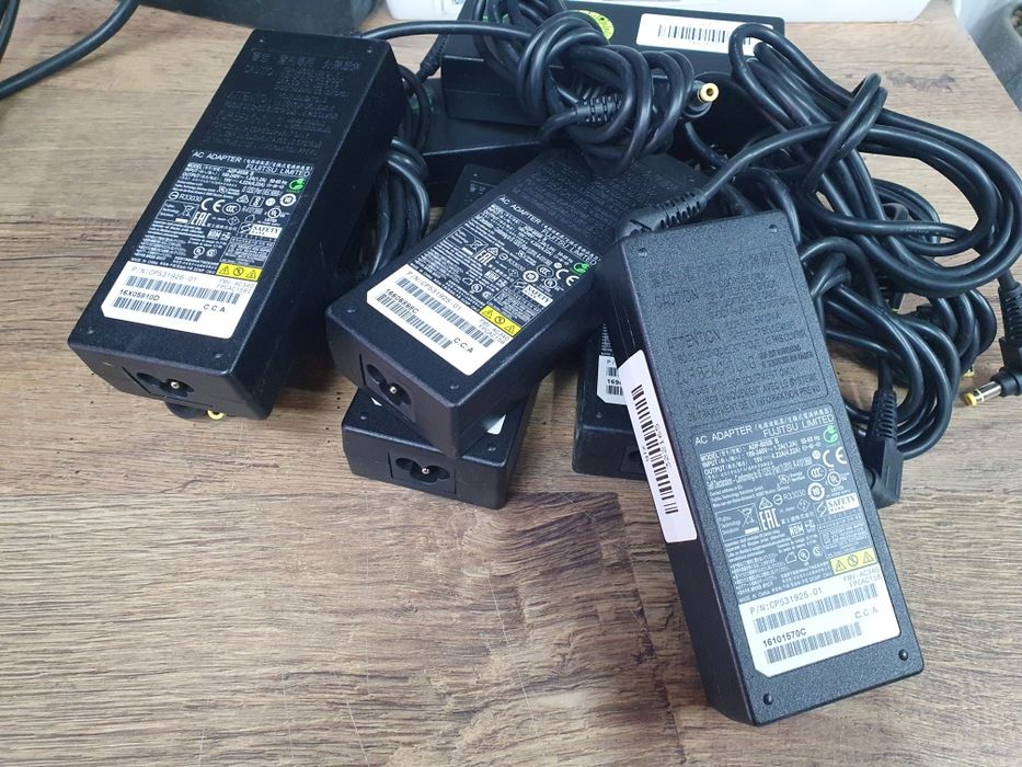 Зарядка зарядное блок питания Fujitsu Asus Toshiba 19v/4.22a 80w ориг