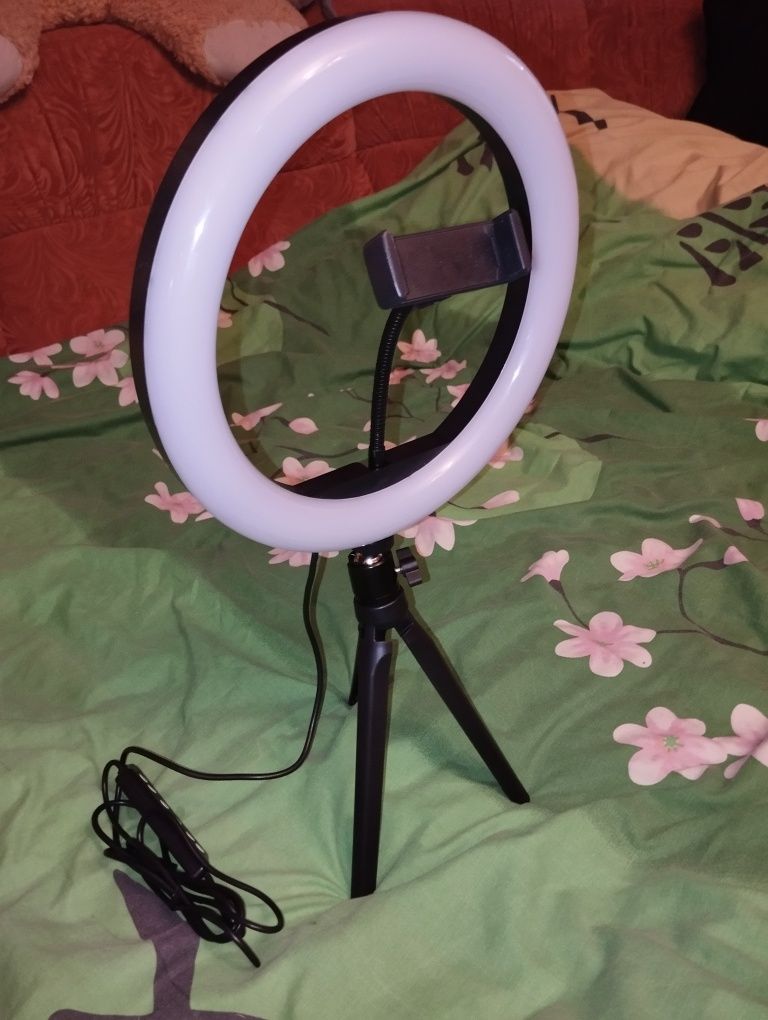 Продам кольцевую RGB селфи лампу блогера новая с штативом