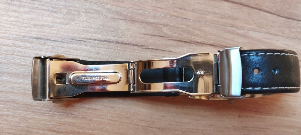 Ładny zegarek damski na pasku Quartz