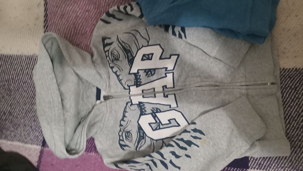 Дві кофти для хлопчика 4-5 років