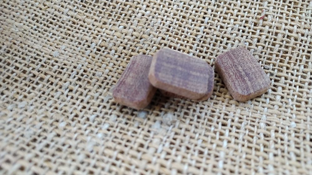 Руни, з деревини Кумару, ручної роботи.