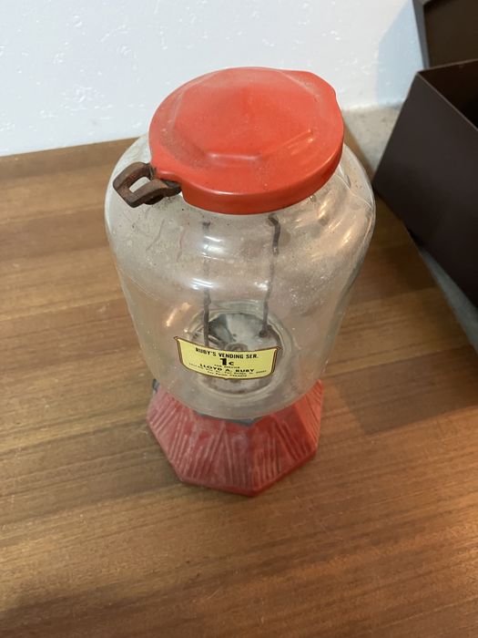 Northwestern Morris Illinois chewing gum machine. USA 1950 -