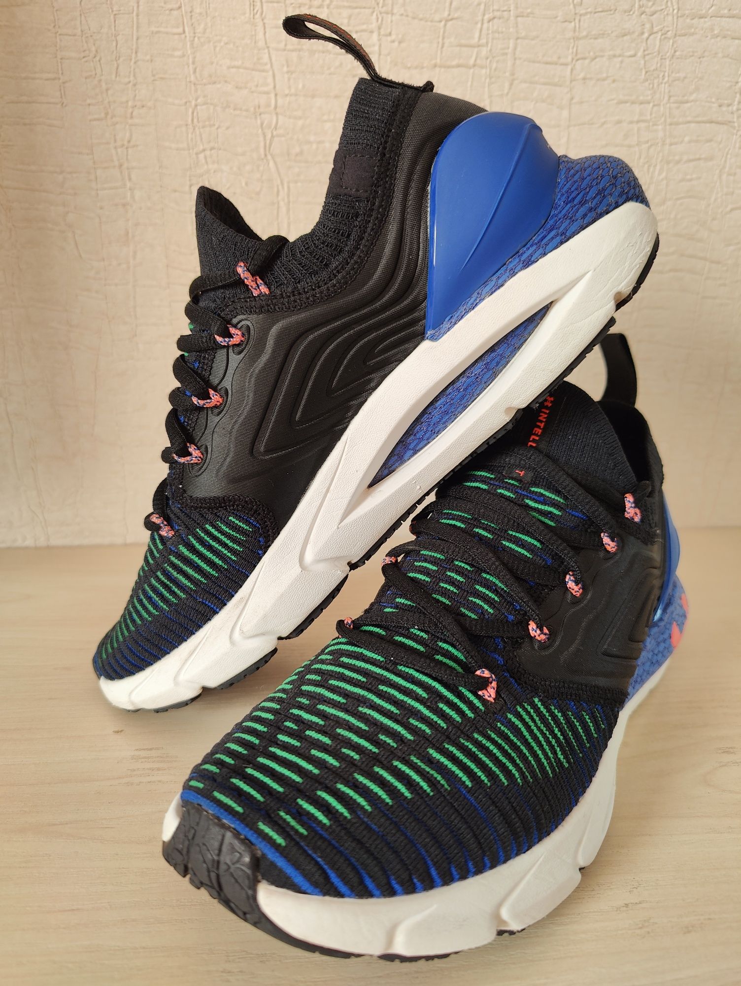 Under Armour Hovr Phantom 2 IntelliKnit