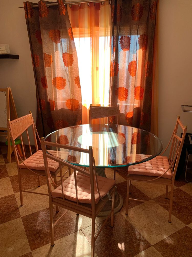 Vendo móveis sala de jantar de mármore e vidro