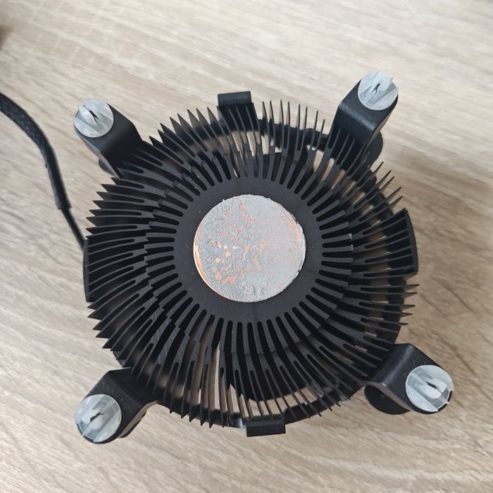 Stockowe chłodzenie CPU od Intel I5-11400 jak nowe cooler box