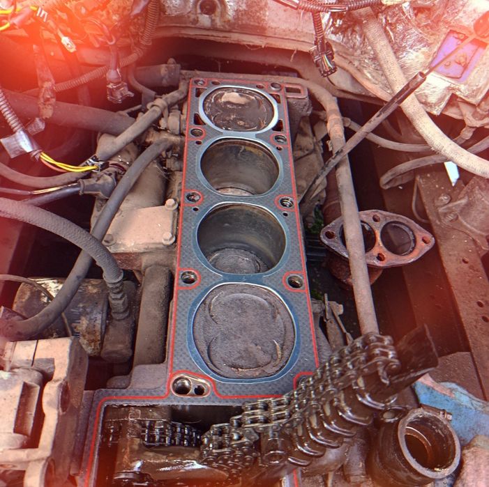 Ремонт двигателей, ходовой части, коробки передач.