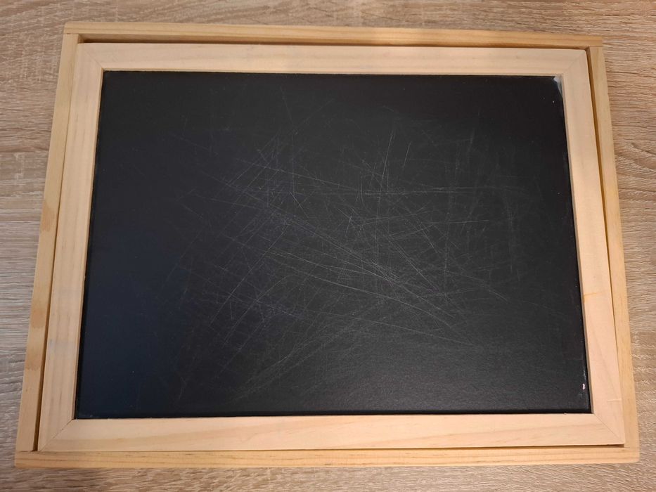 Sprzedam - Tablica kredowa i suchościeralna + magnesy Świnka Peppa