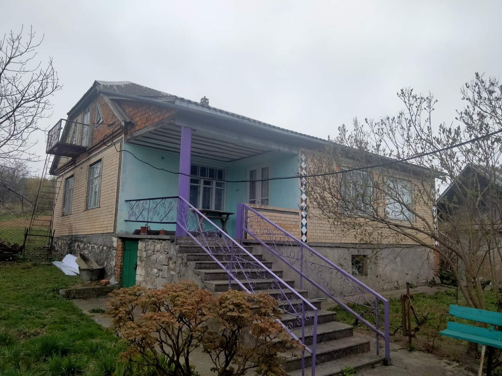 Будинок біля міста