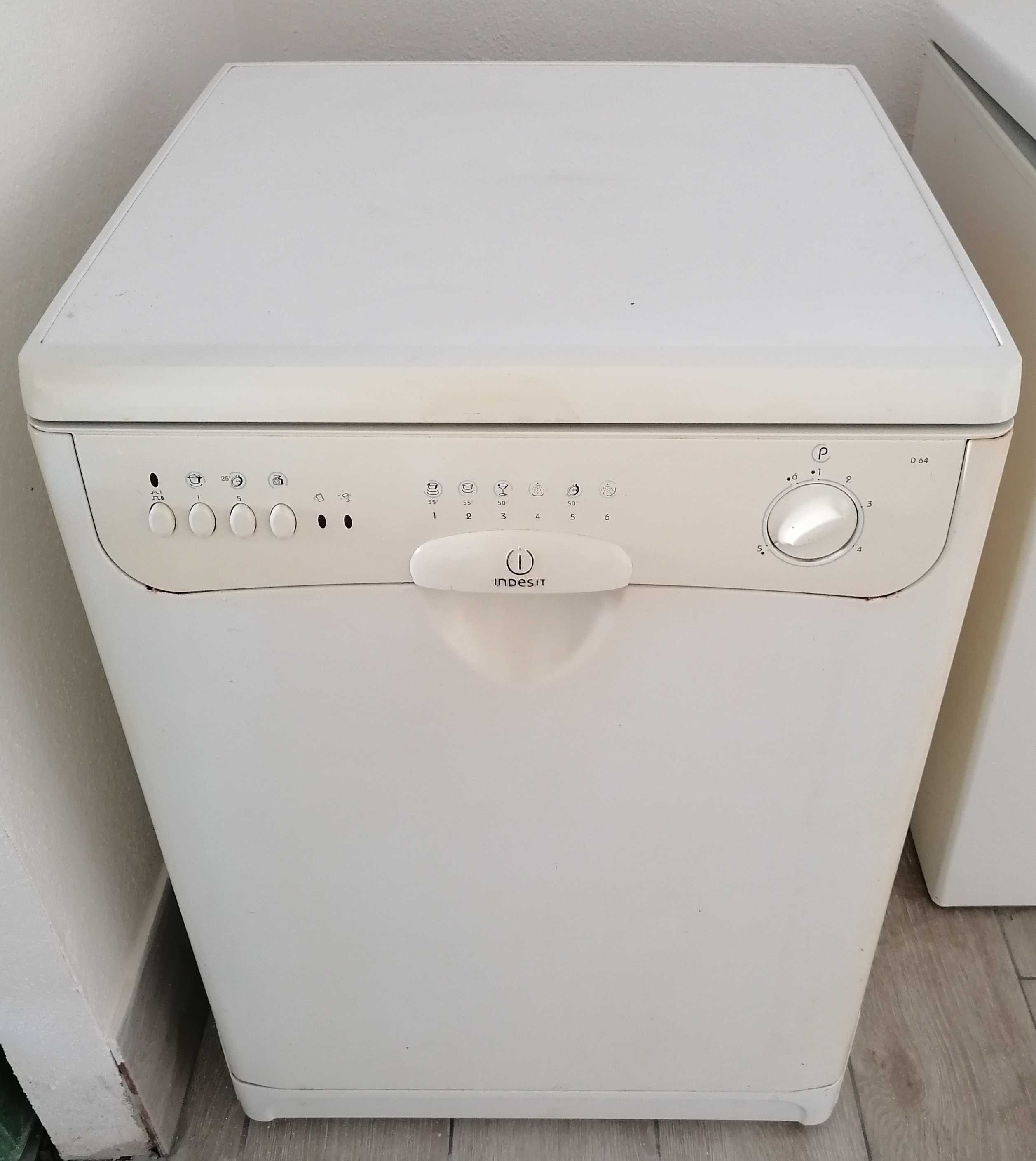 Máquina de lavar loiça Indesit usada
