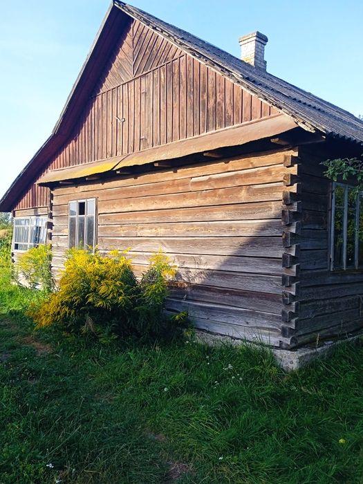 Дерев'яний будинок під розборку