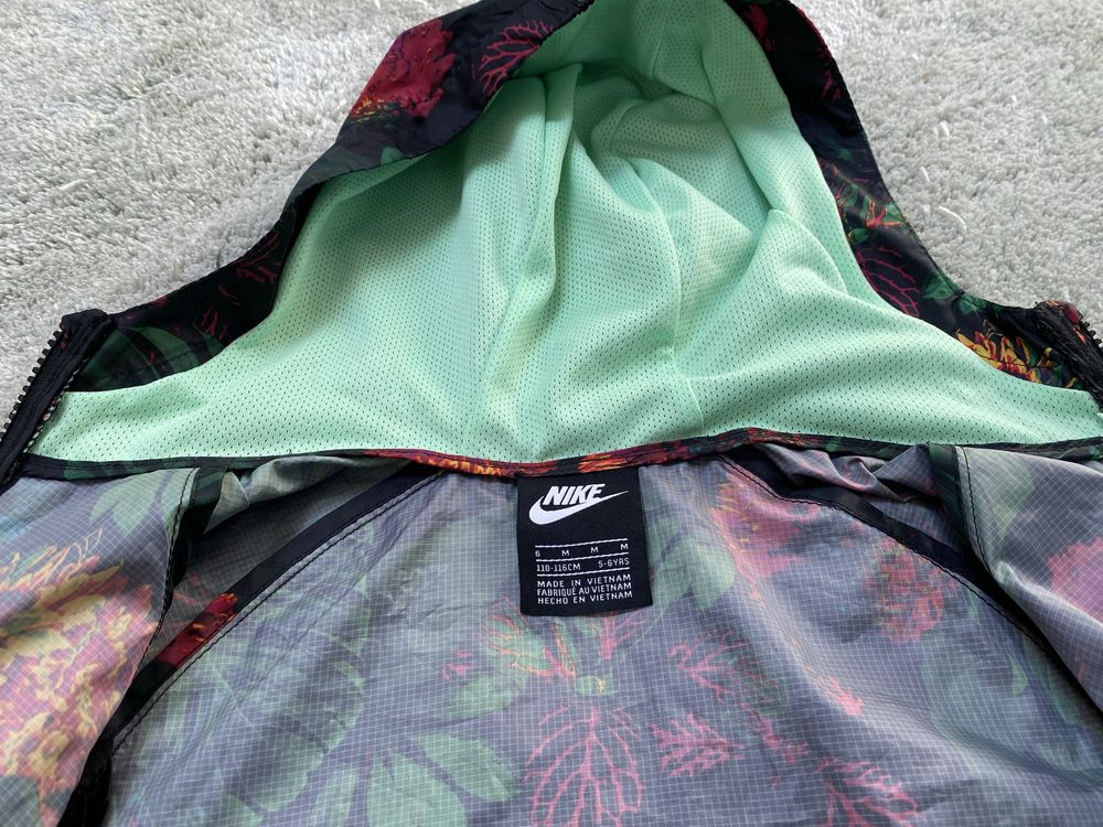 Kurtka przeciwdeszczowa Nike rozm. 110/116 cm.