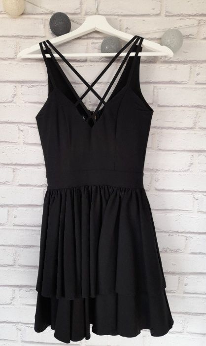 Czarna rozkloszowana sukienka firmy Talya XS
