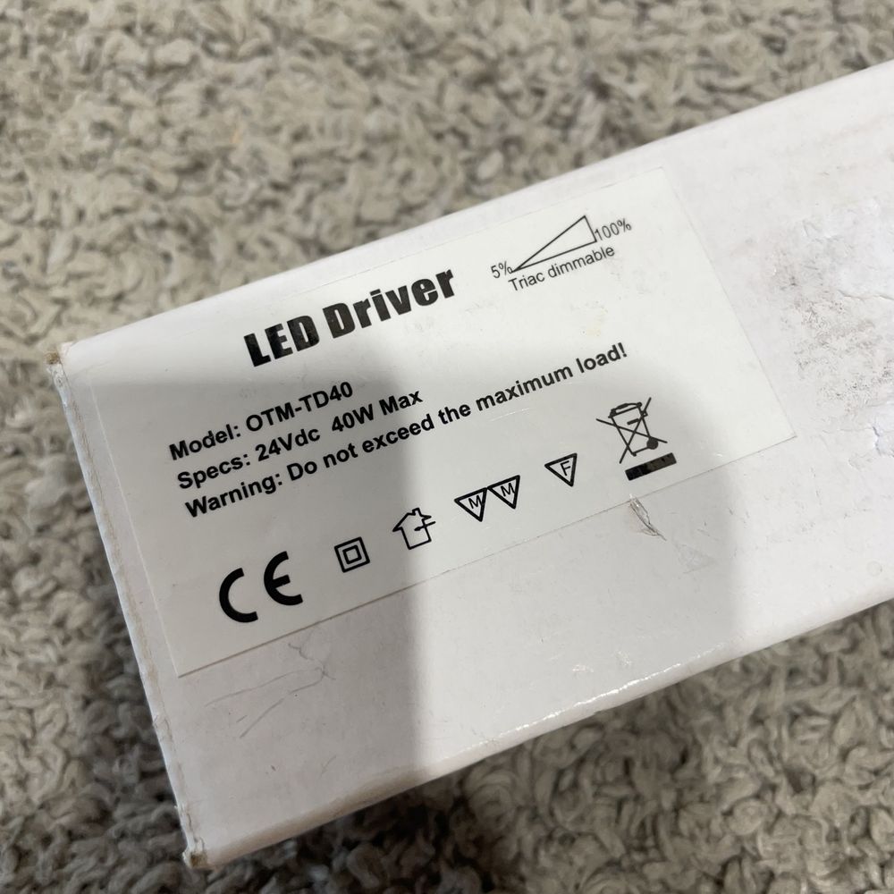 Zasilacz do LED REYLAX Transformator LED Ściemnialny 24V 40W (22)
