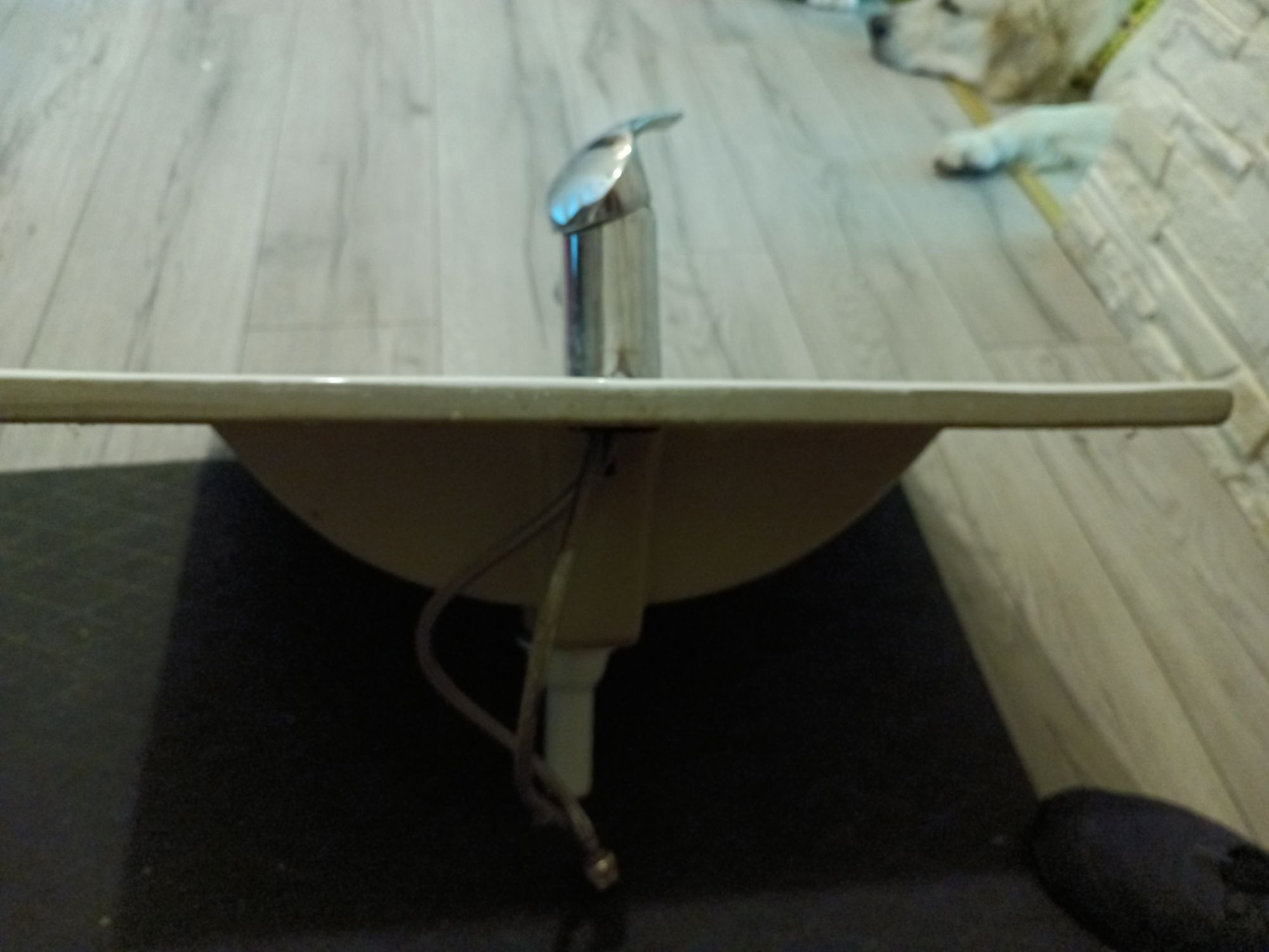 Zlew z baterią i odpływem