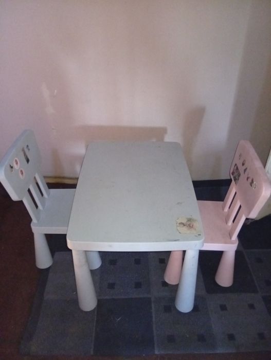 Stolik  i  krzesełka