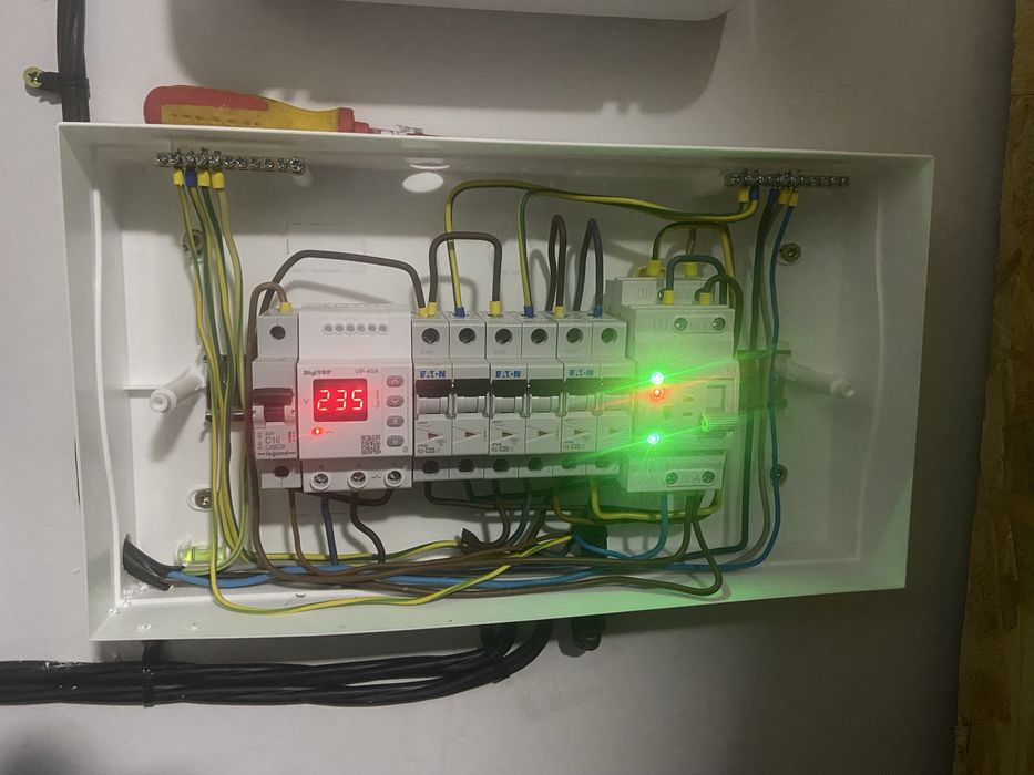Електромонтаж, ремонт електрики, підключення інверторів та станцій.