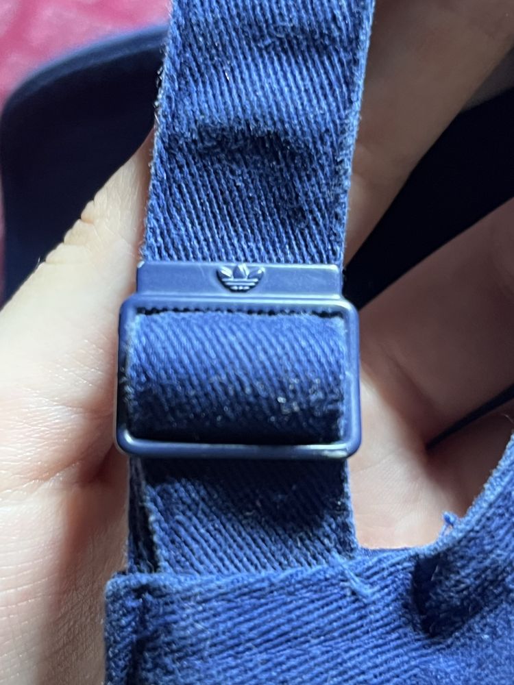 Кепка від Adidas.