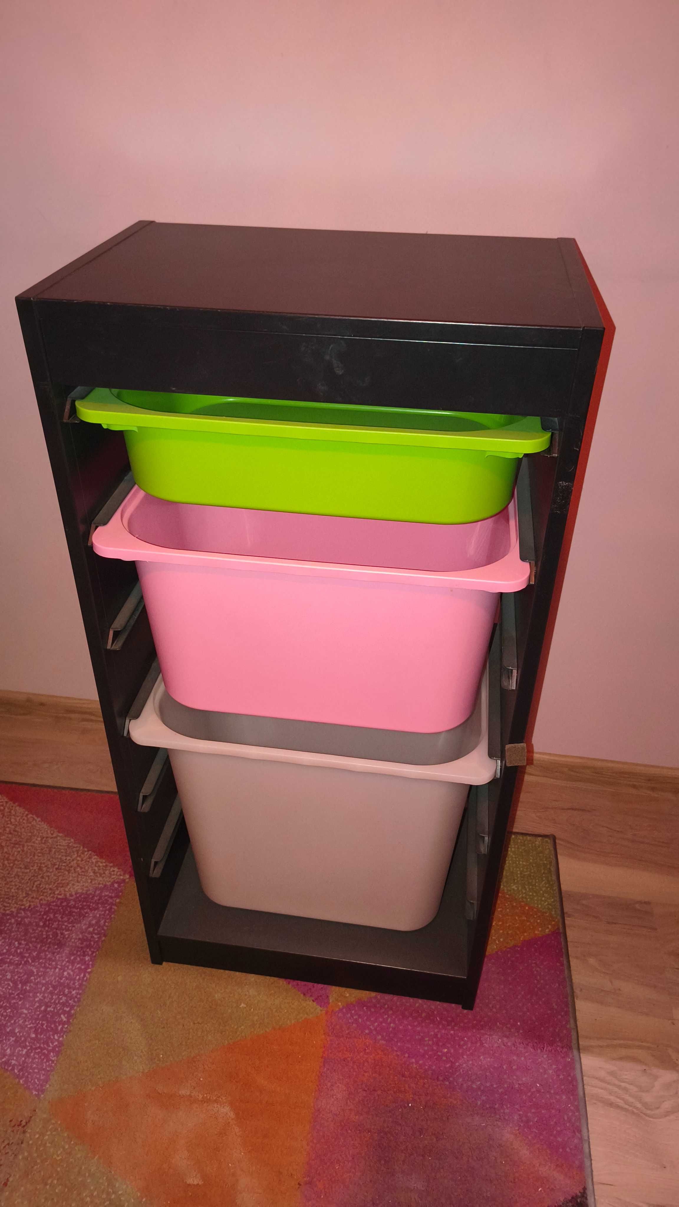 Szafka z Ikea z kolorowymi pojemnikami Trofast regał + pojemniki