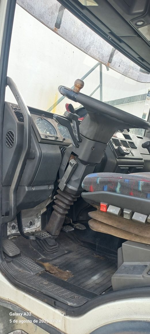 Veiculo mercadorias  Iveco