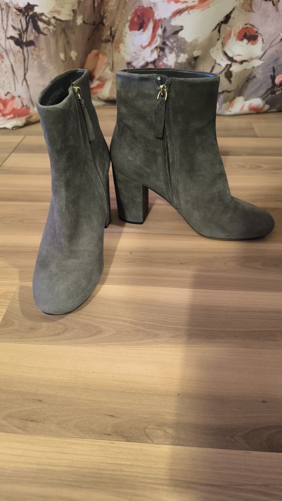 Szare botki Clarks