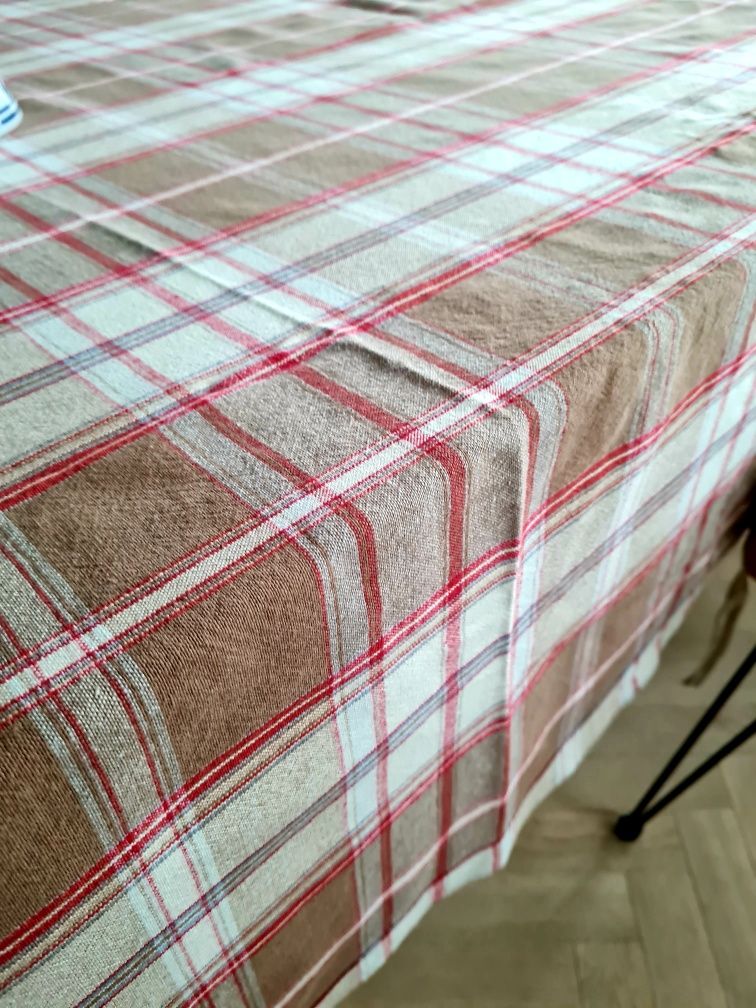 Obrus w kratkę duka