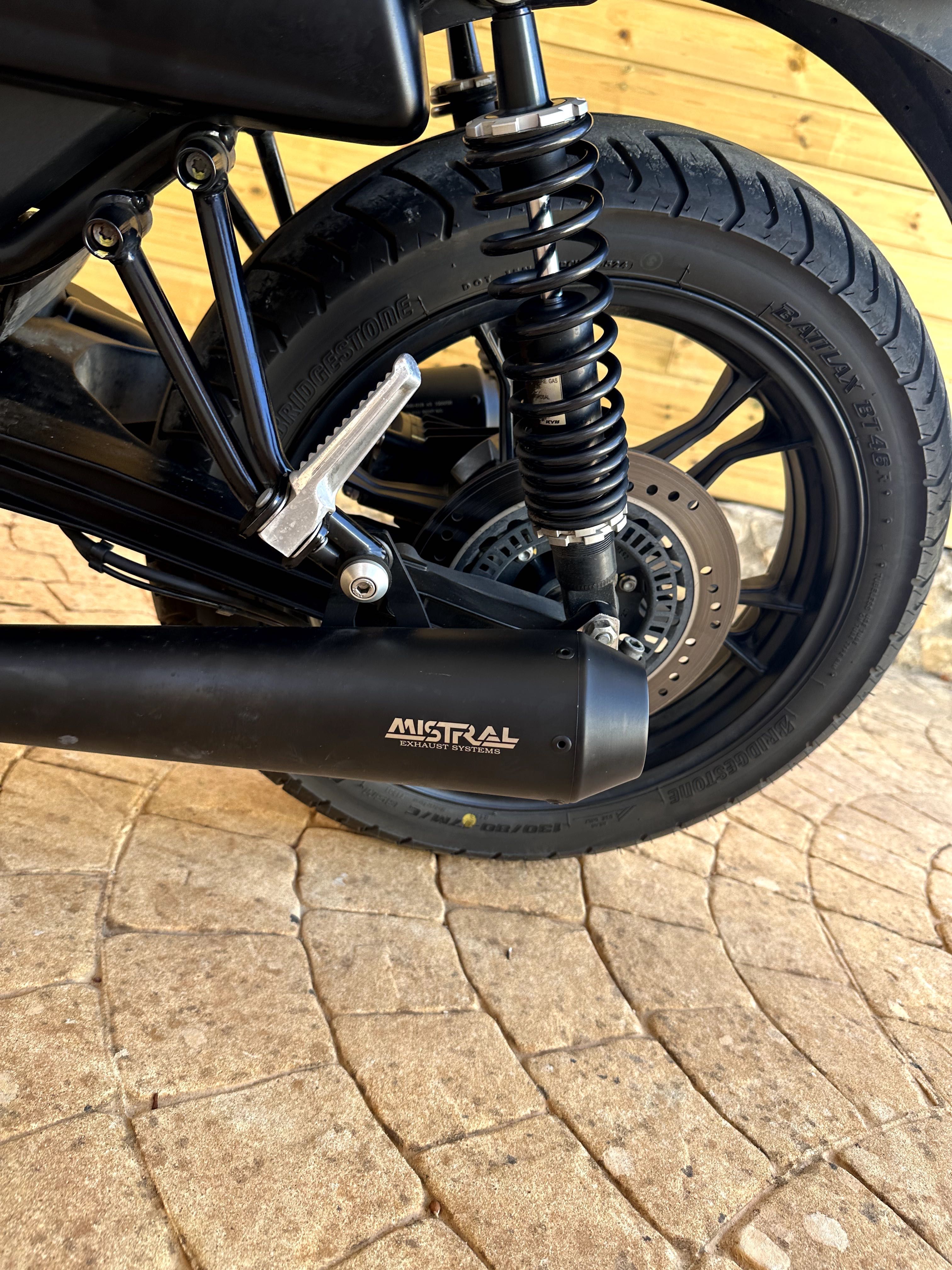 Moto Guzzi V7 III Stone 2021