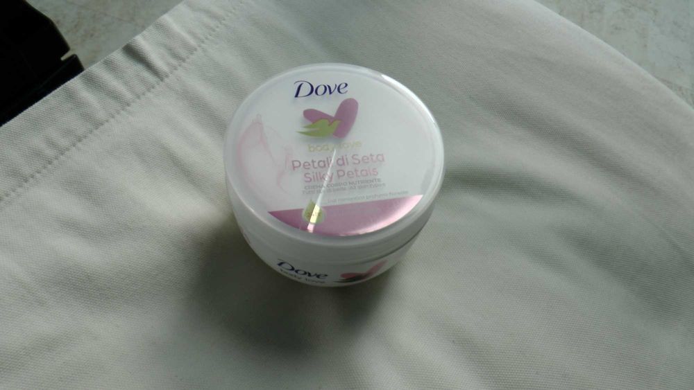 DOVE Body Love Krem do ciała Silky Petals 300ml