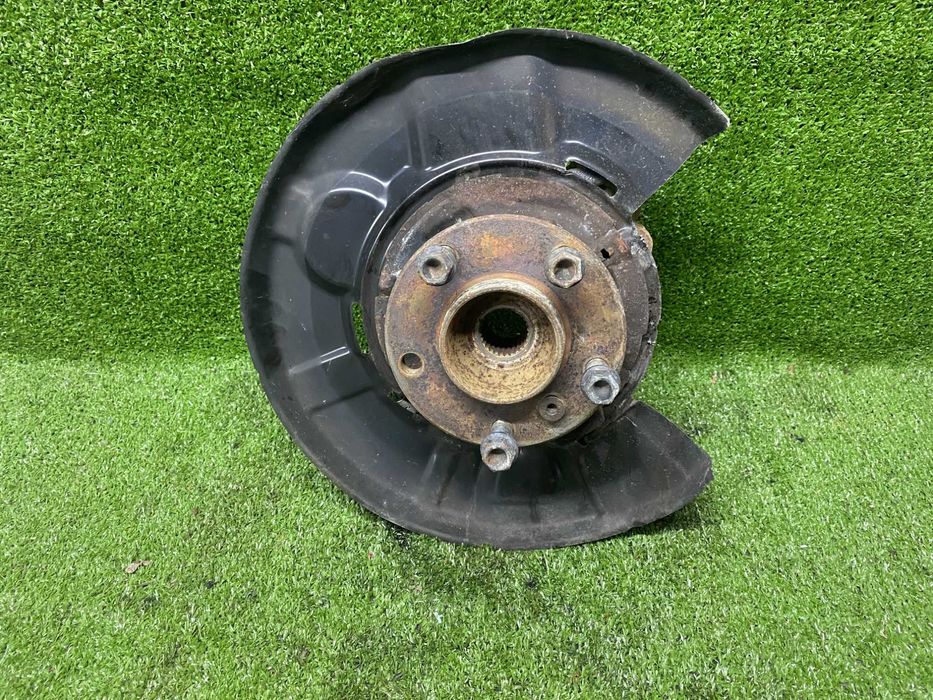 Цапфа кулак поворотний перед-зад  bmw f30 f31 f32 f33 f34 f36 Розборка