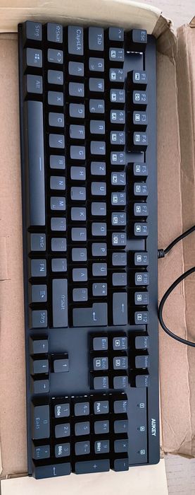 Klawiatura mechaniczna Aukey KM-G6 RGB • 105 klawiszy