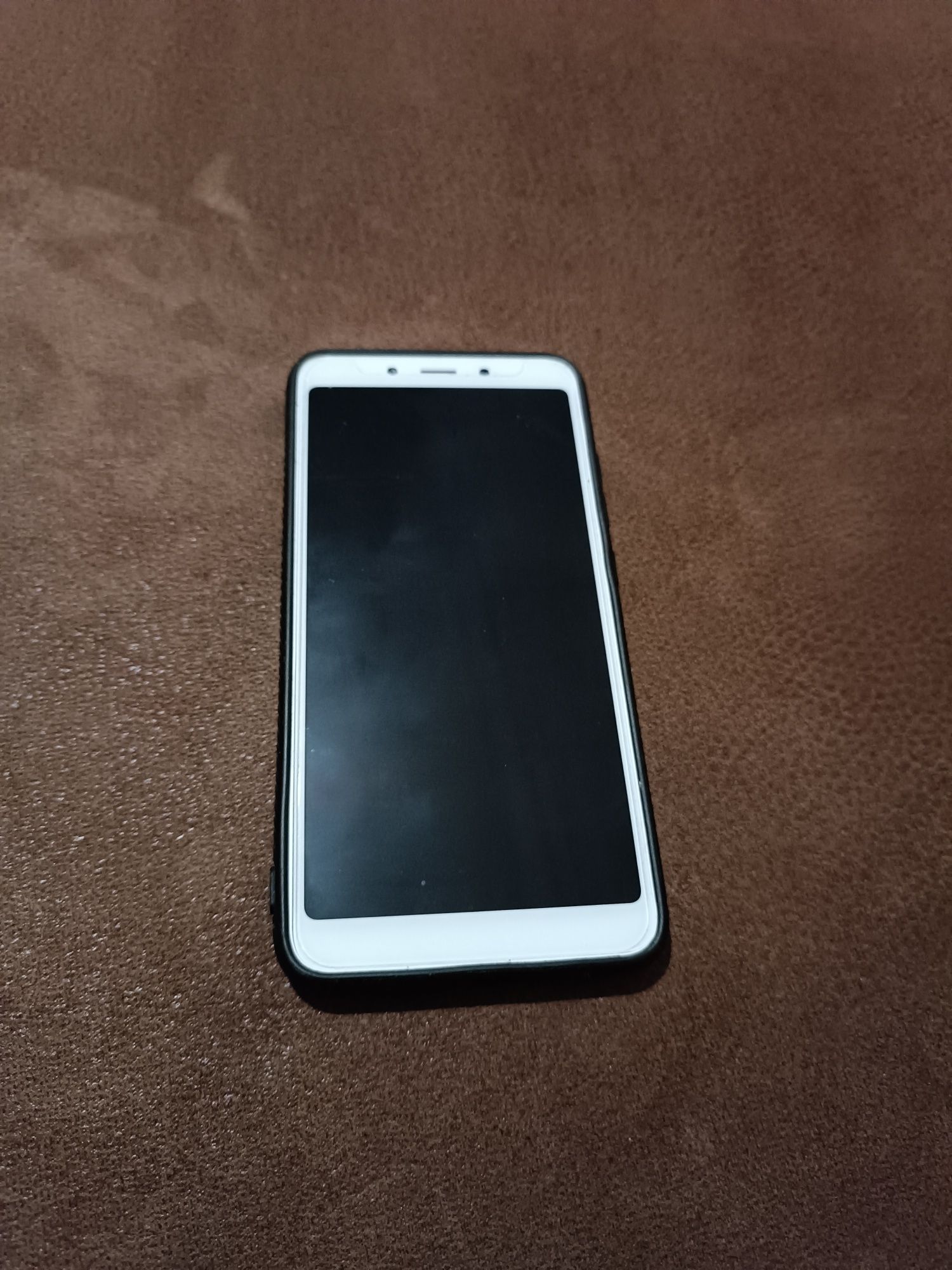 Телефон Xiaomi Redmi 6.