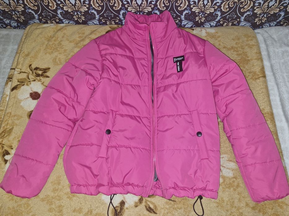 Жіноча куртка-зефірка.