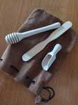 Kit Utensílios Mel - Madeira & Camurça