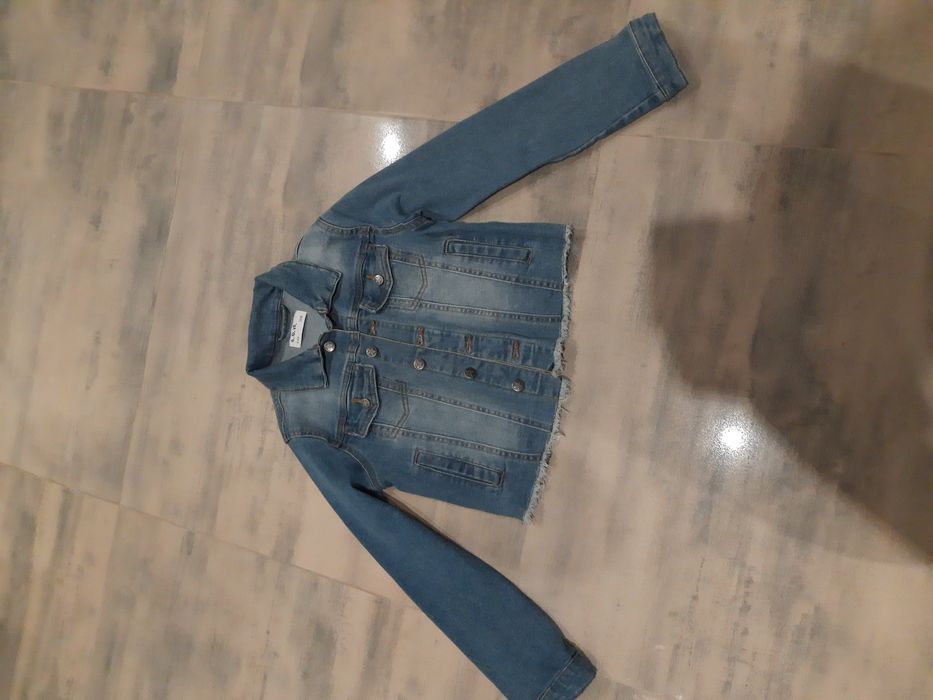 Kurtka jeansowa w rozmiarze 128