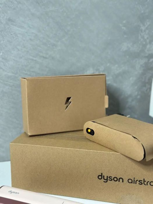 Dyson AirStrait з Європи — одночасне сушіння та вирівнювання