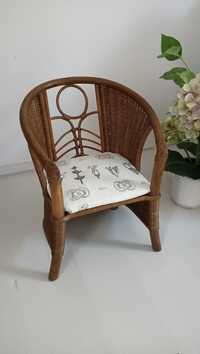 Piękne krzesło krzesełko rattanowe fotel