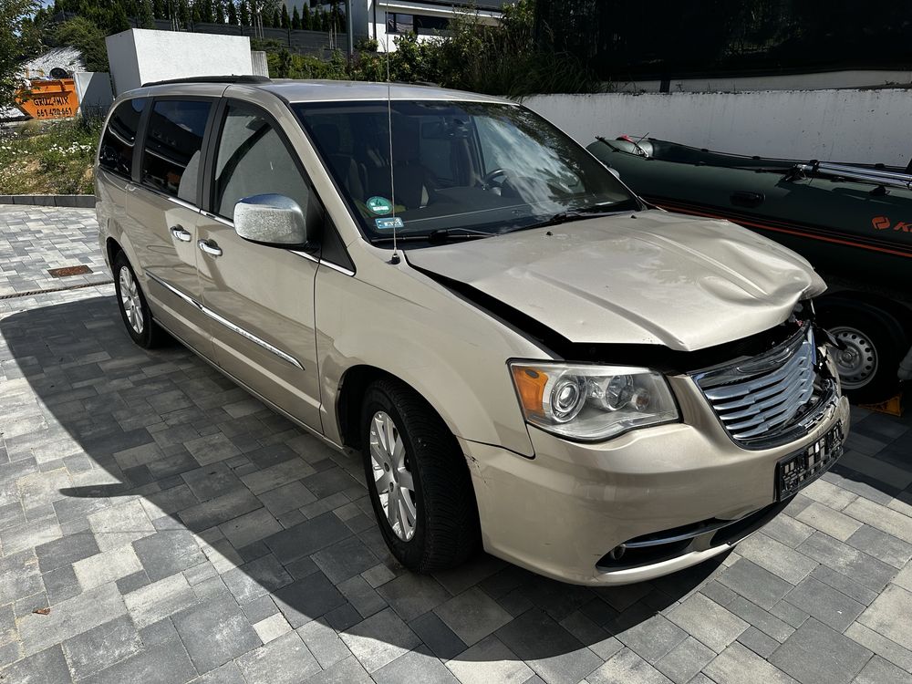 Chrysler town and country  2016