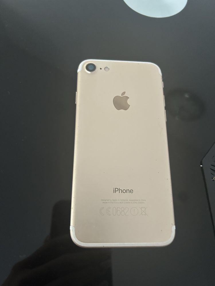 Piękny złoty Iphone 7