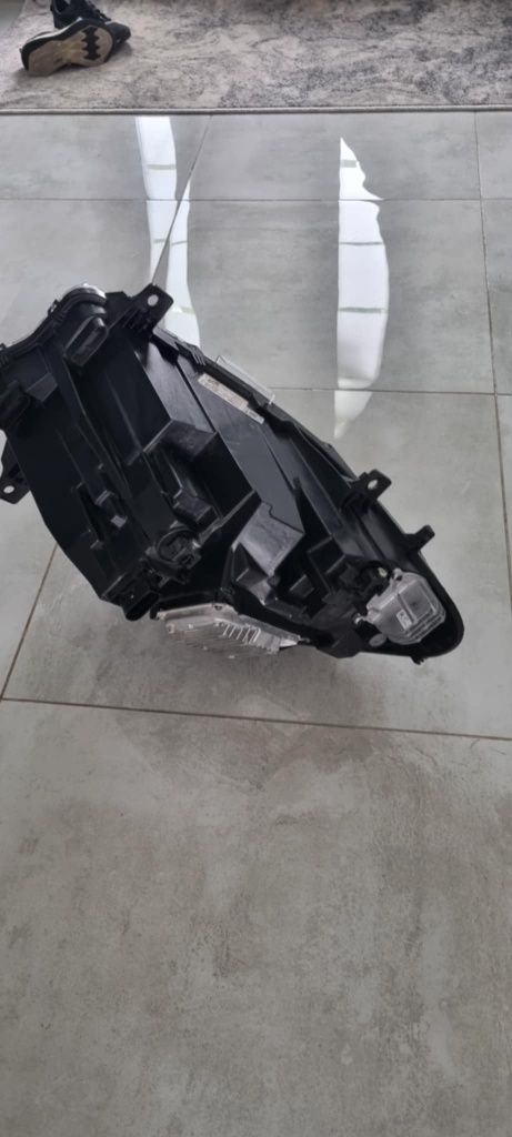 Sprzedam lampę prawa używana  Sprinter W907 W910 lampa led