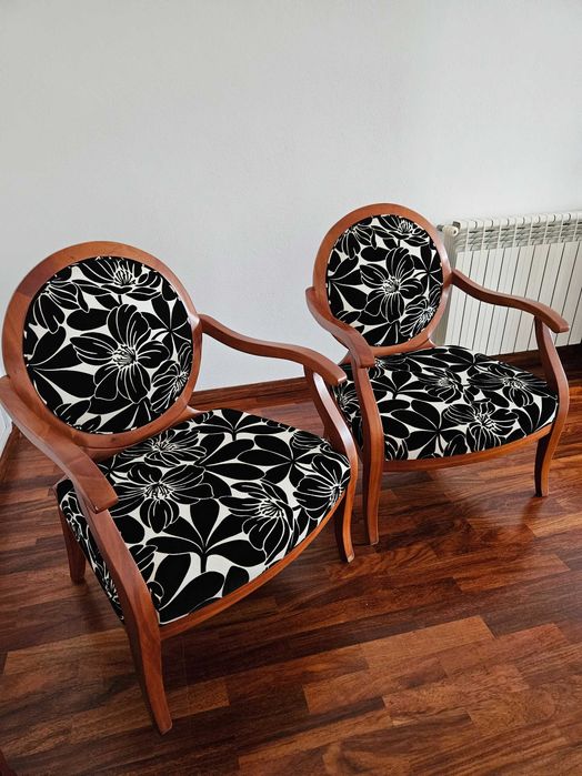 Poltronas em folha de cerejeira.
