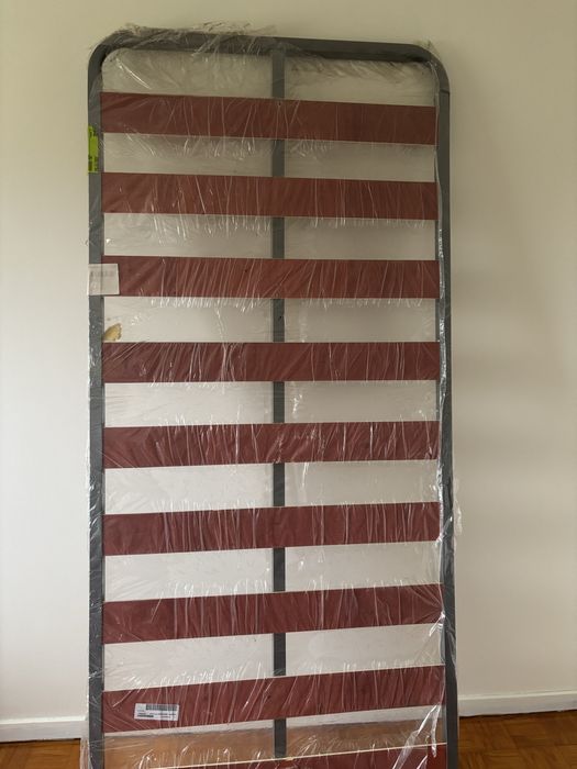 Vendo estrado 90X200 semi novo