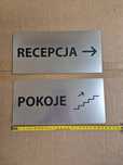 tabliczka repecja i pokoje