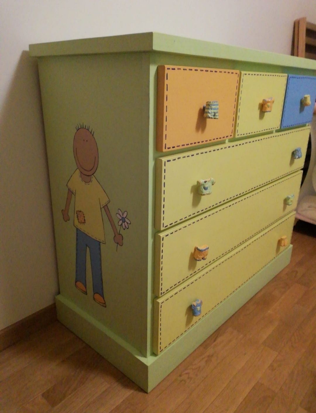 Mobília quarto criança 2 camas/cómoda/mesinha cabeceira pintada à mão